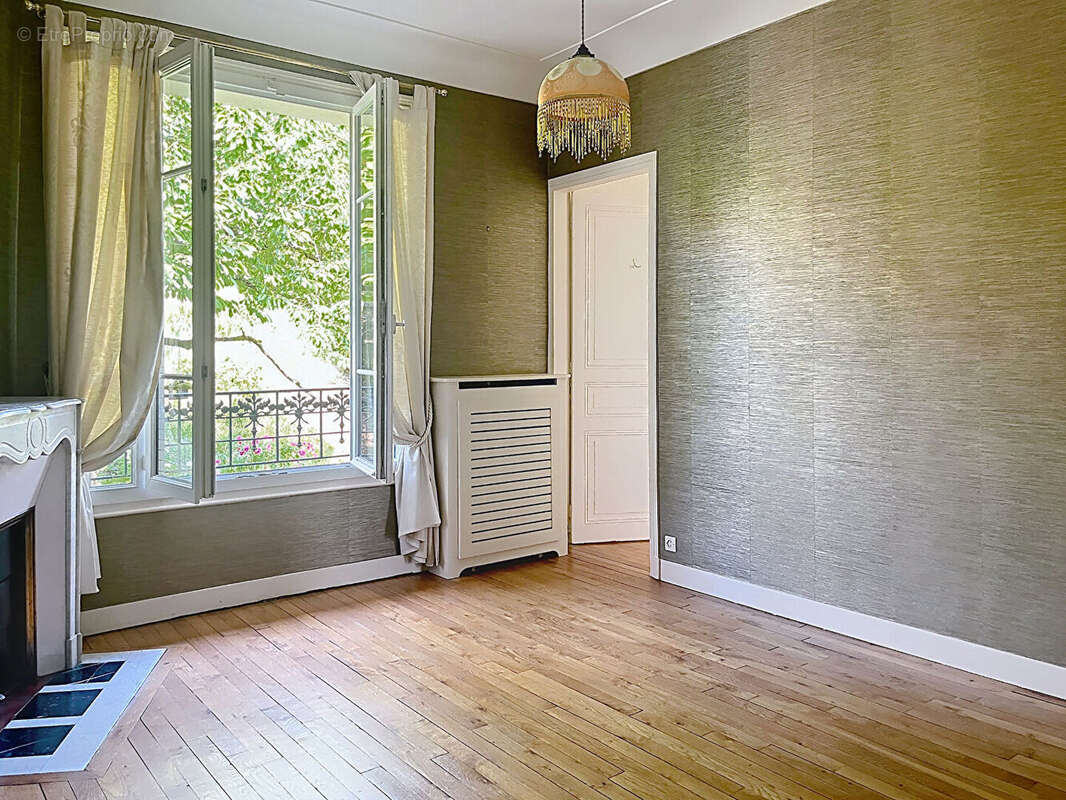 Maison à SURESNES