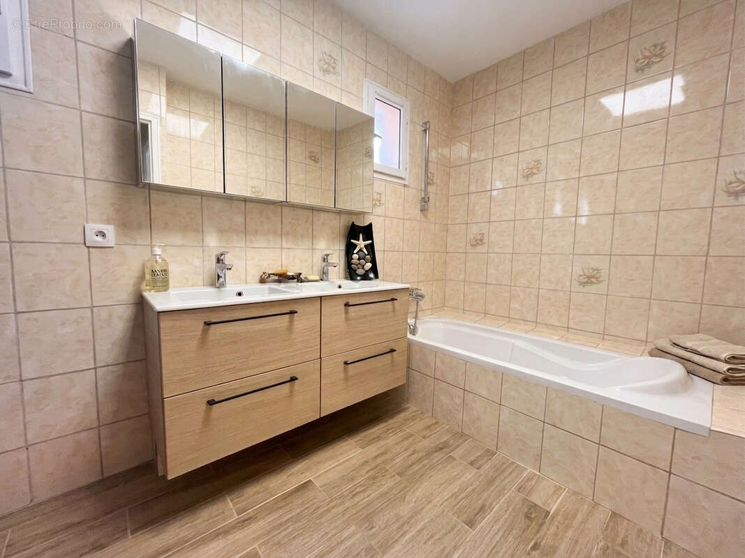 Maison 160m² à saint-andré-de-la-roche - photo 10