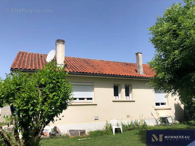 Maison à BAIGNES-SAINTE-RADEGONDE