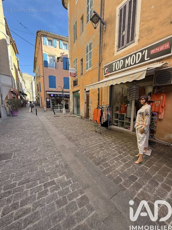 Photo 1 - Commerce à SAINT-MAXIMIN-LA-SAINTE-BAUME
