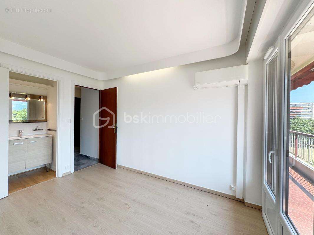 T4 traversant de 107,69 m², 3 chambres avec vue, rénové - photo 16