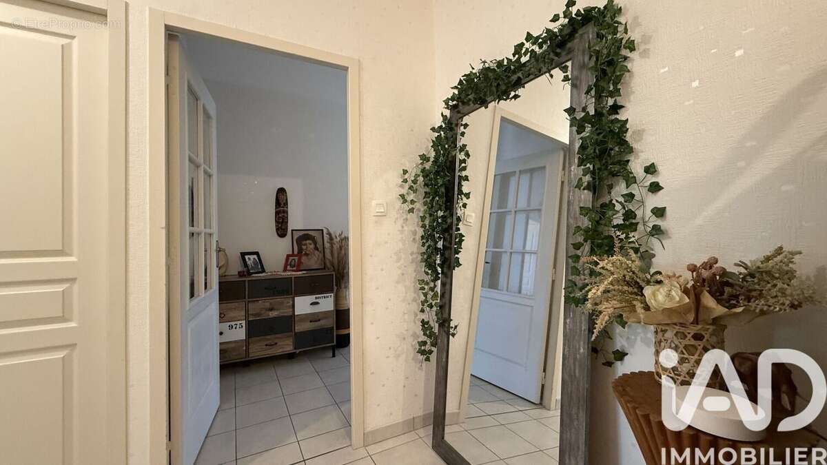 Photo 4 - Appartement à AVRILLE