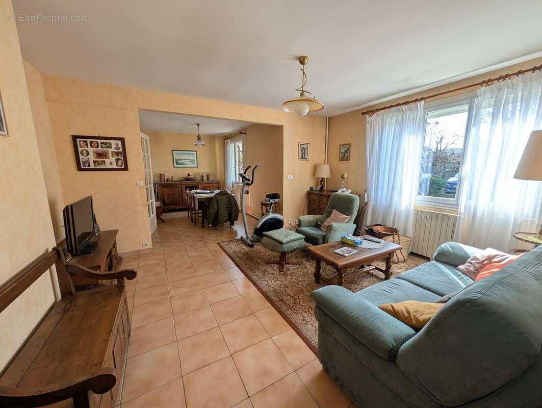 Maison à LES CLAYES-SOUS-BOIS
