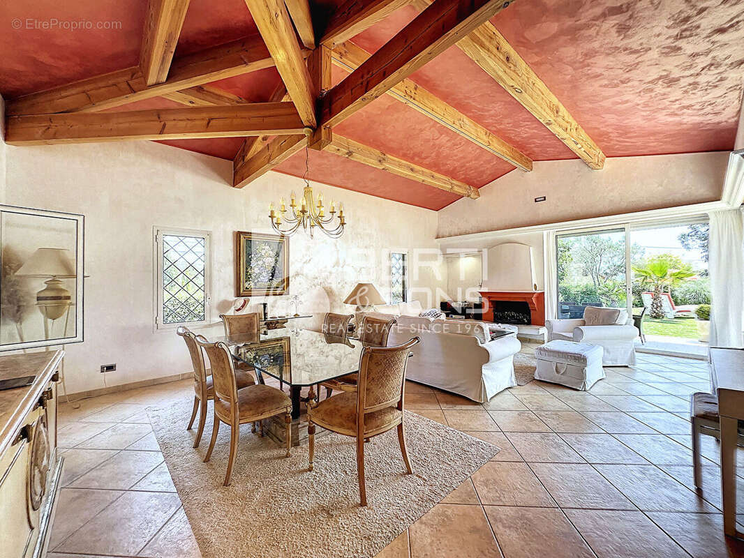 Mandelieu dans domaine prestigieux  - villa de plain-pied - photo 3