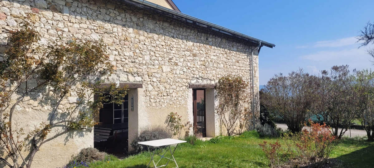 Maison à INJOUX-GENISSIAT