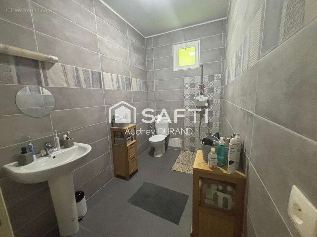 Photo 6 - Maison à REMIRE-MONTJOLY