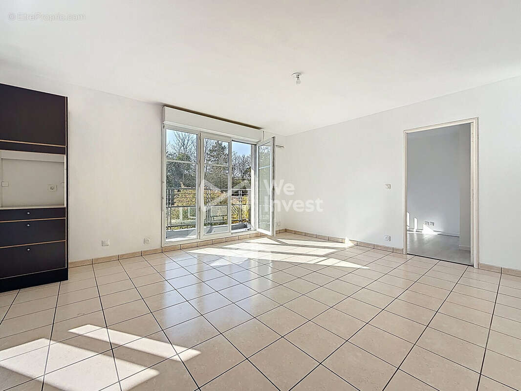 Appartement à VAUJOURS