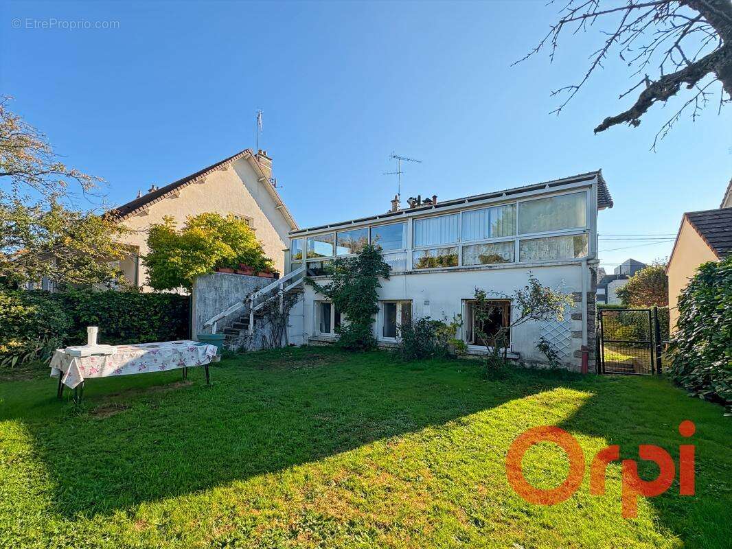 Maison à SAINT-AMAND-MONTROND