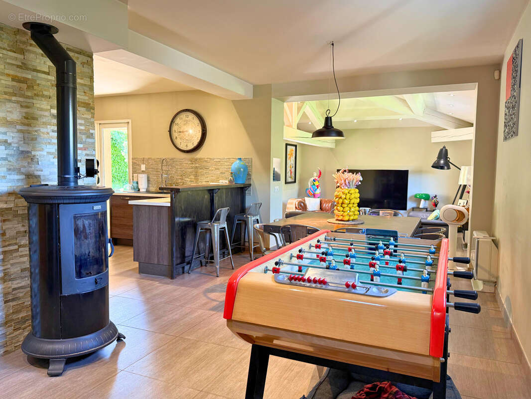 Maison à LE PUY-SAINTE-REPARADE