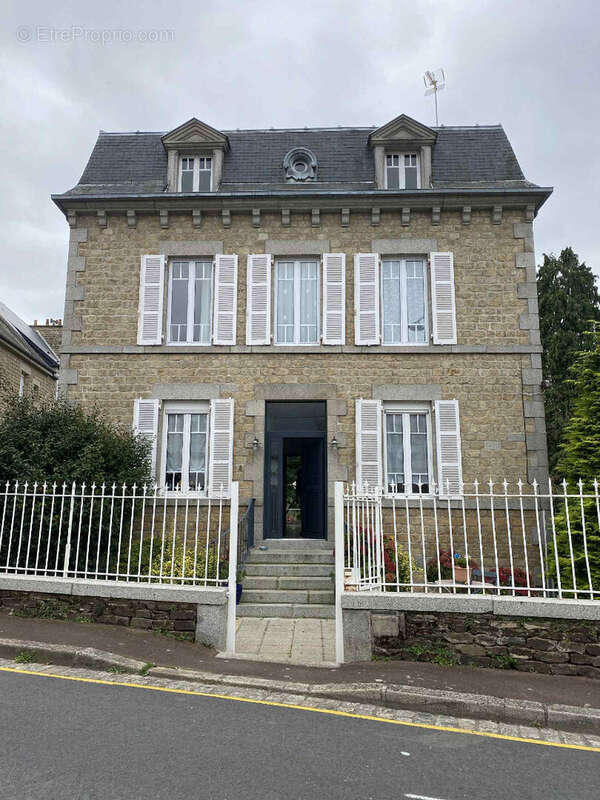 Maison à SAINT-HILAIRE-DU-HARCOUET