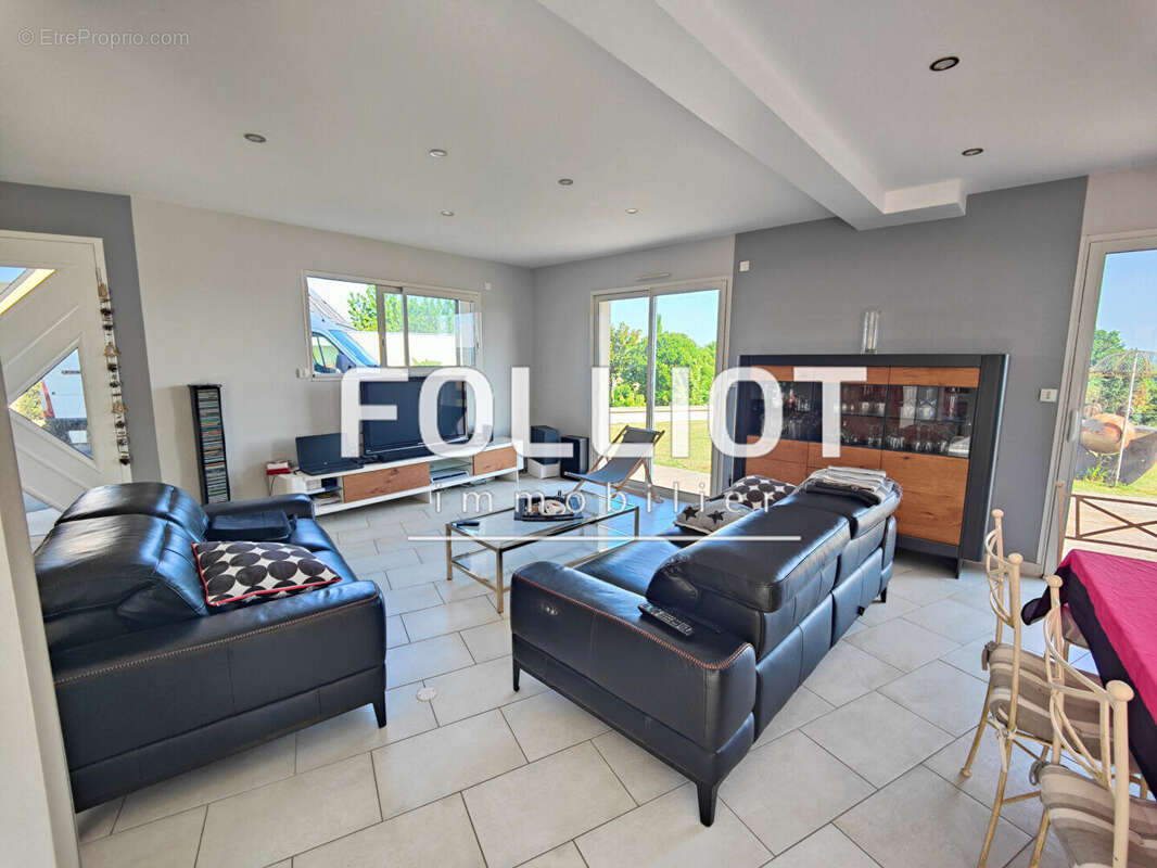 Maison à CONDE-SUR-VIRE