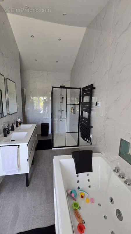 Maison à SAINT-GEORGES-DU-BOIS