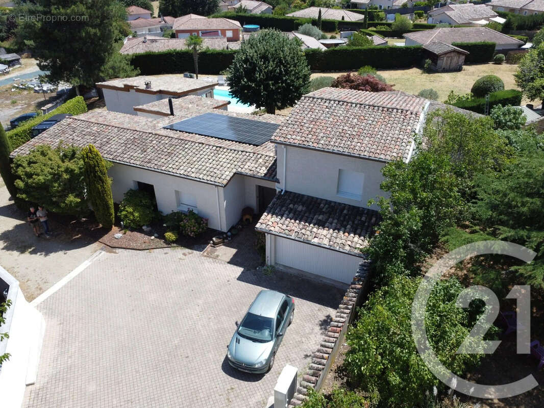 Maison 235 m² à Roiffieux  - photo 11