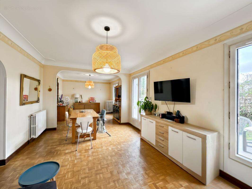 Maison à CHATEAU-L&#039;EVEQUE