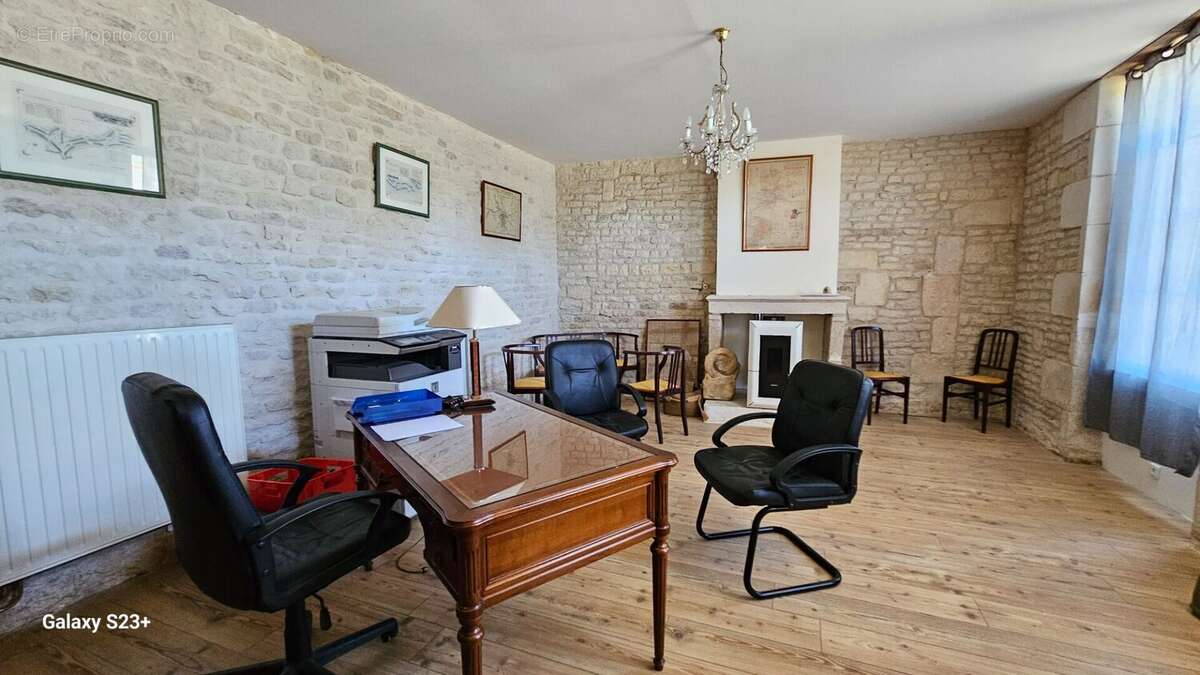 Maison 400 m² à Aiffres  - photo 8