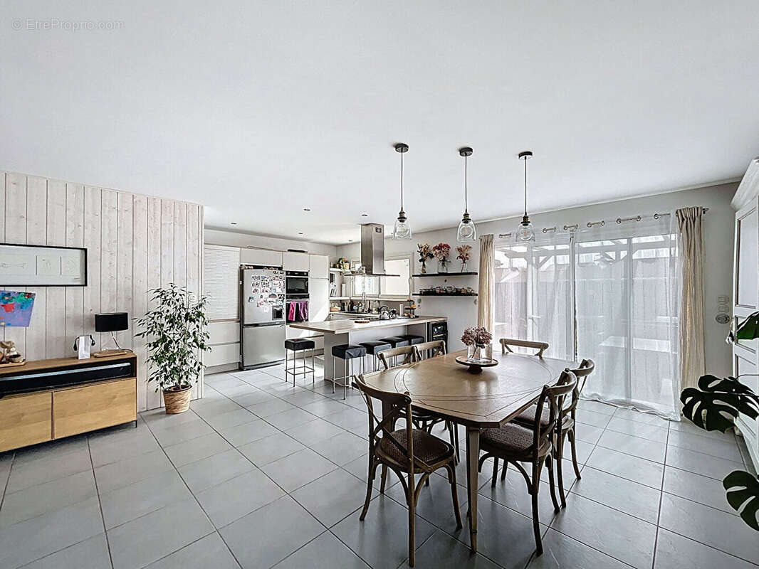 Maison à PAREMPUYRE