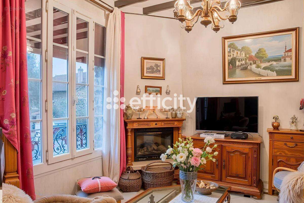 Maison à VILLENEUVE-LE-ROI