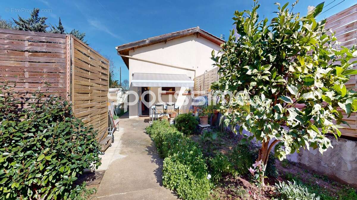 Maison de plain-pied 94 m² avec garage et jardin arboré  Quartier Mairie à Agde - photo 15