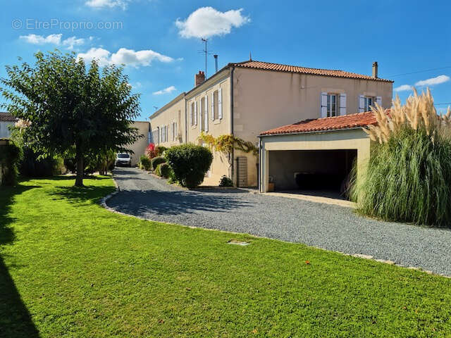 Maison à TONNAY-CHARENTE