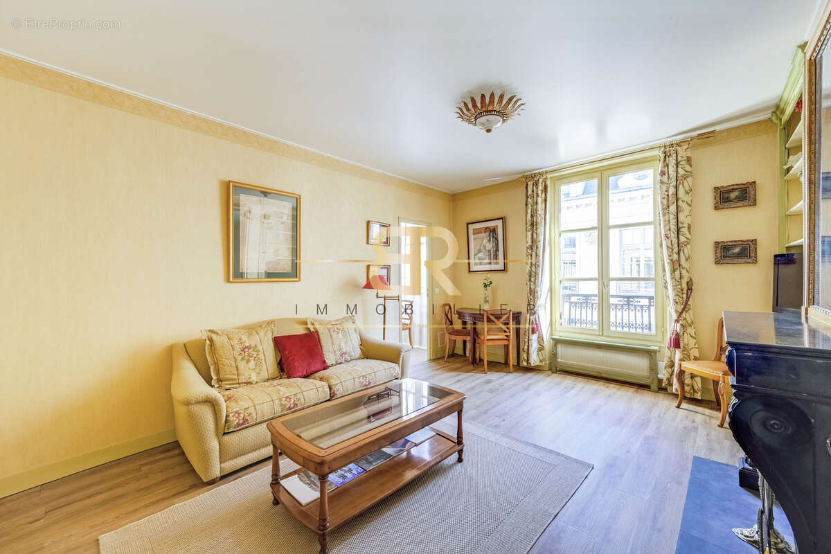 Appartement à PARIS-2E