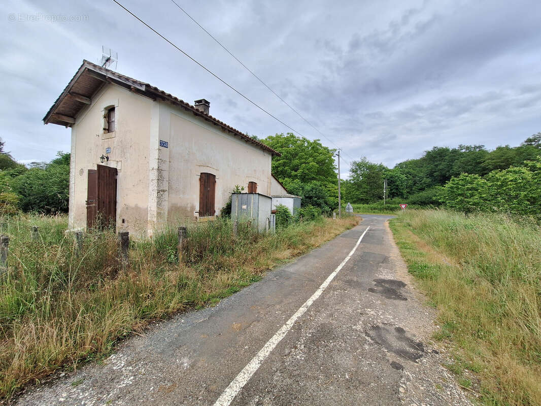 Maison à SAINT-CERNIN-DE-L&#039;HERM
