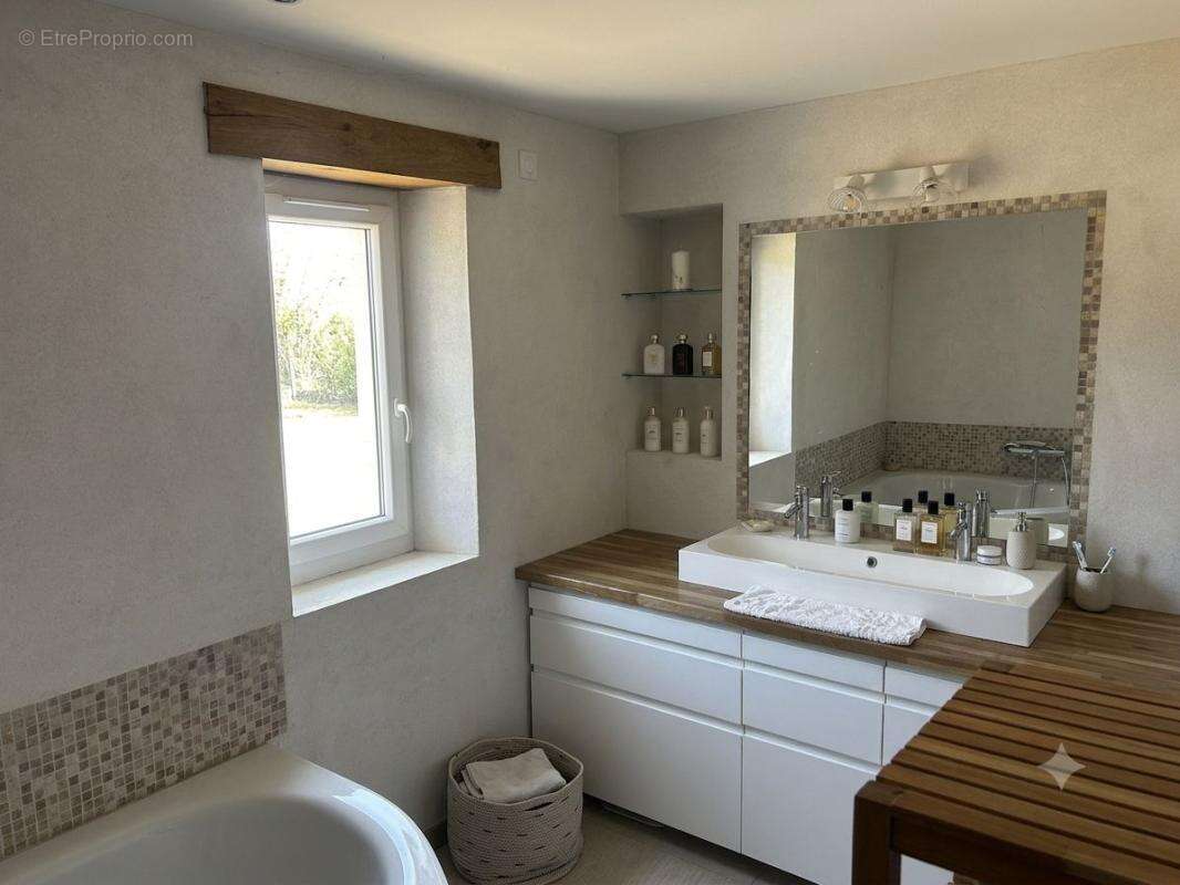 Magnifique corps de ferme en pisé rénové de 224 m² habitables sur 2 153 m² de terrain - photo 16