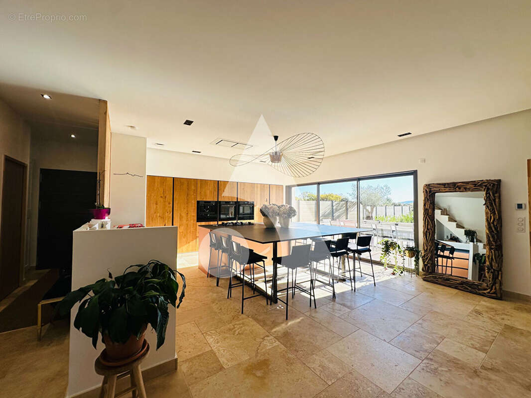 Maison à LA MOTTE-D&#039;AIGUES