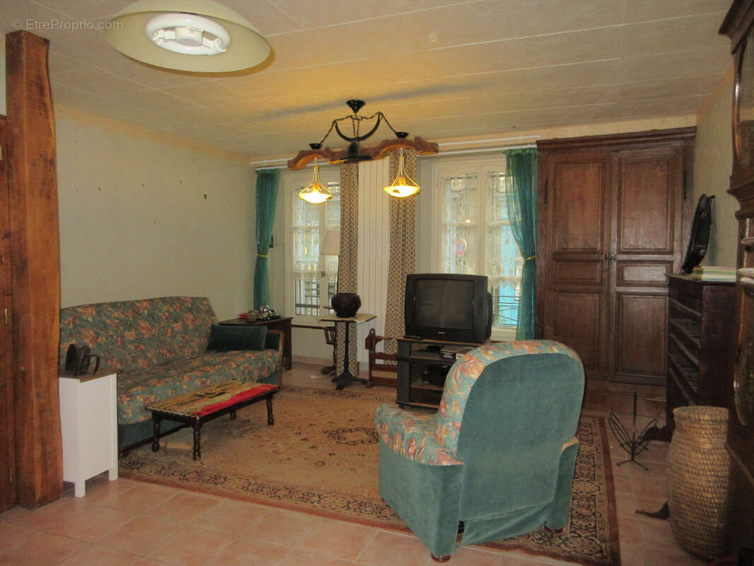 Belle maison au cœur de Saint-Benoît-du-Sault ! - photo 4
