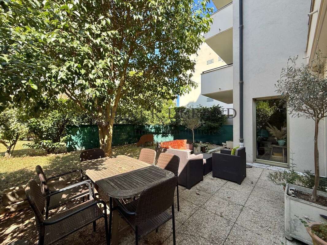 Appartement à LA GARENNE-COLOMBES