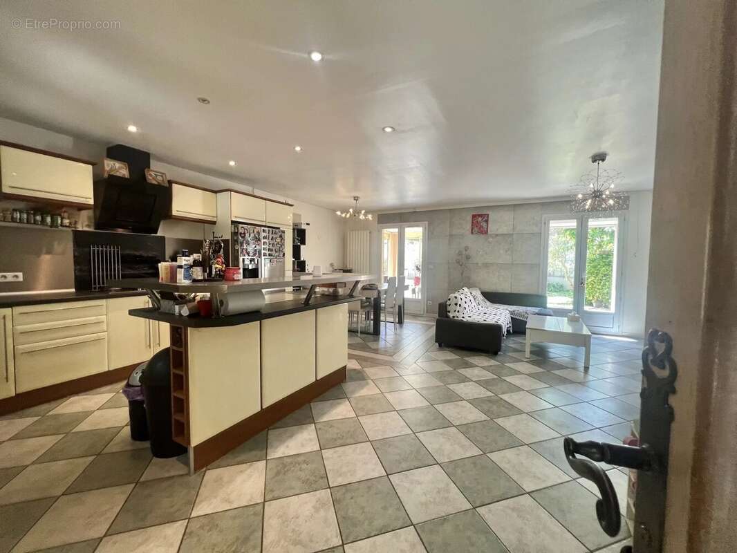 Maison à SAINT-MAXIMIN-LA-SAINTE-BAUME