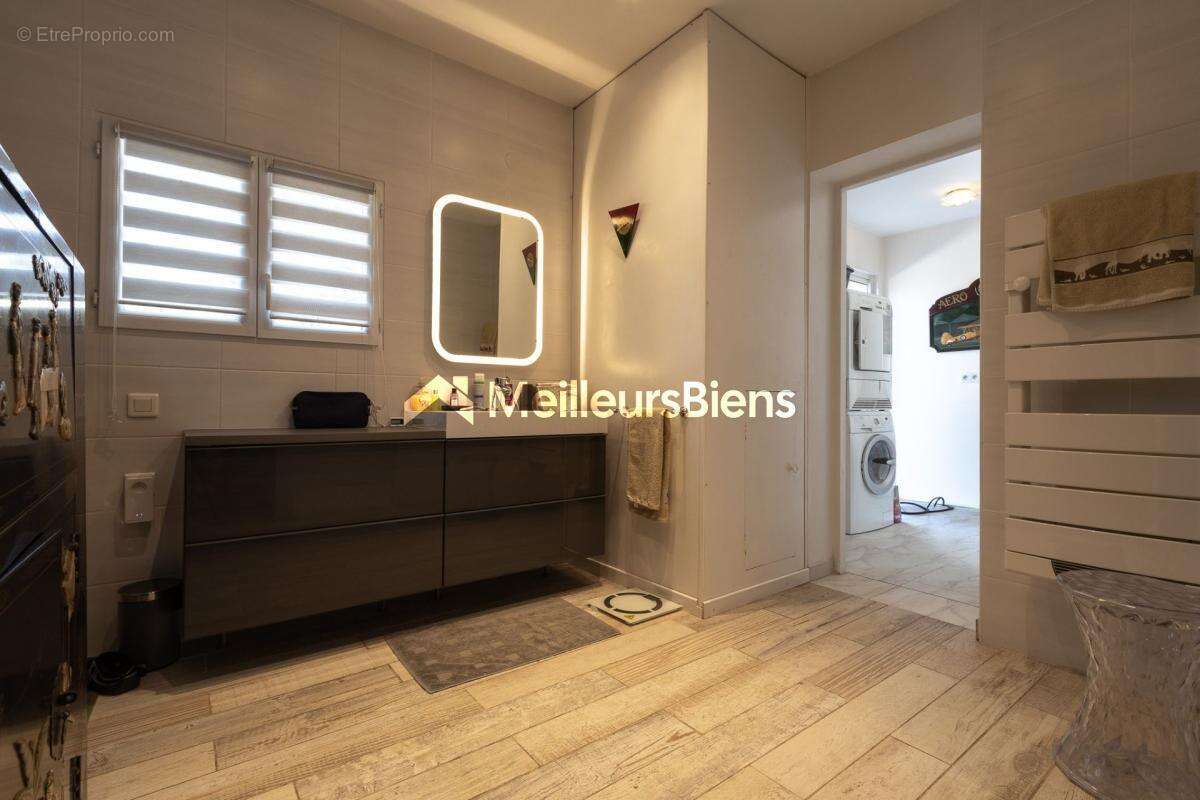 Maison à ROQUEBRUNE-SUR-ARGENS