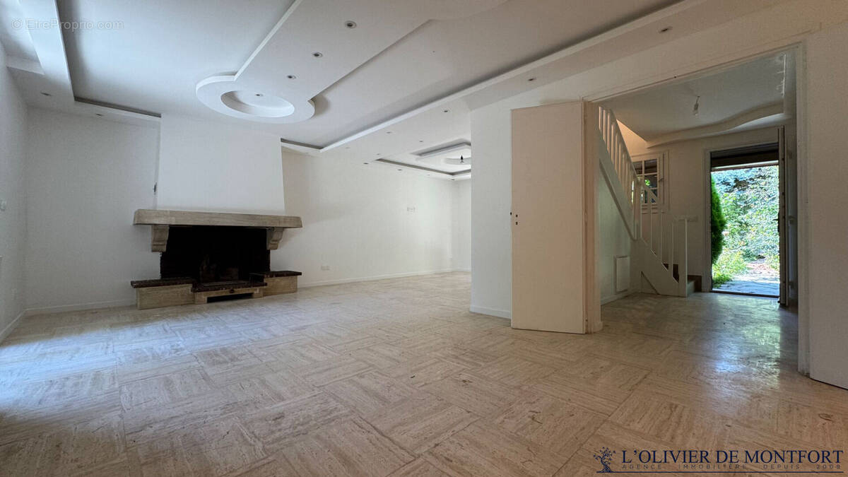 Maison à LE PERRAY-EN-YVELINES