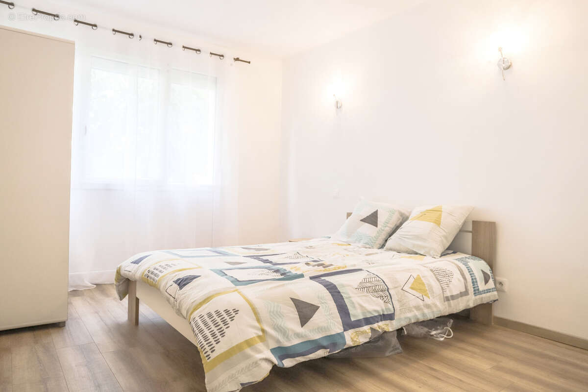 Bel appartement - proche commerces de royan - - photo 9