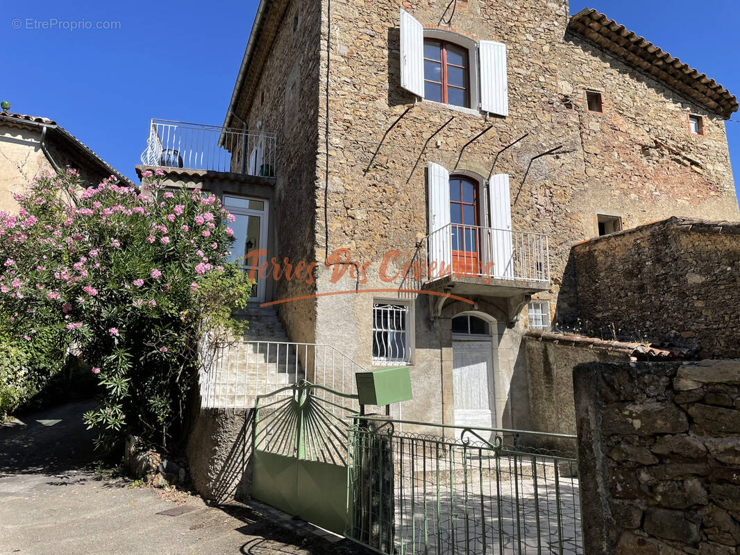 Maison de village avec cour. - photo 8