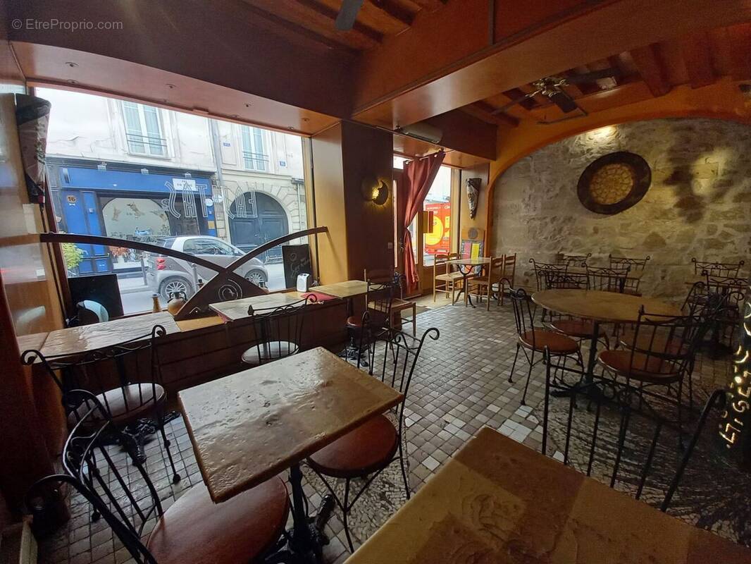 Commerce à PARIS-6E