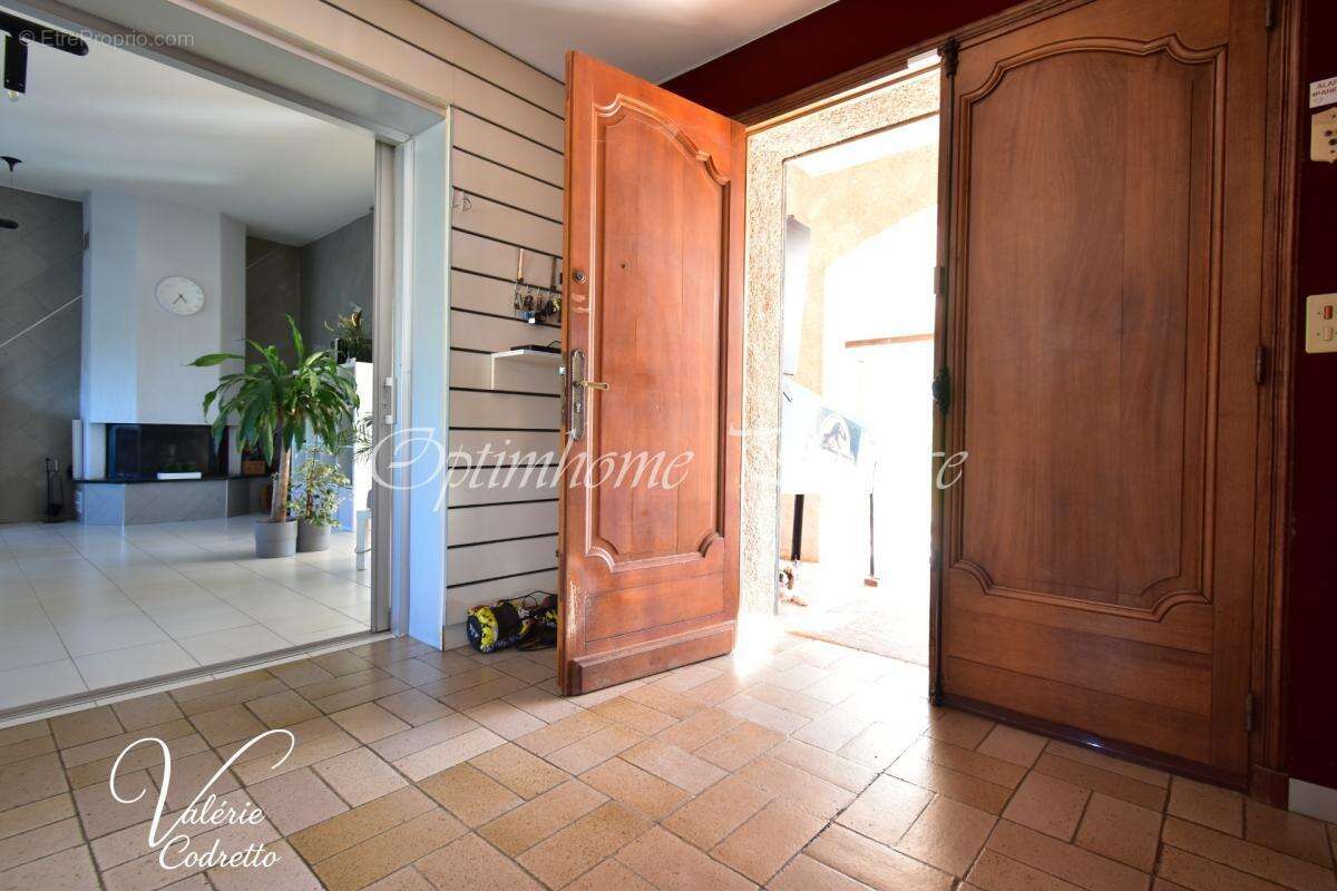 La moutonne – villa 185 m² – 6 chambres – piscine – terrain 1 996 m² – 4 grands garages 83260 - photo 4