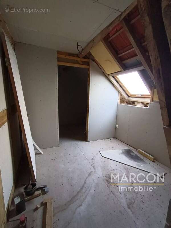 Maison à SAINT-HILAIRE-LE-CHATEAU