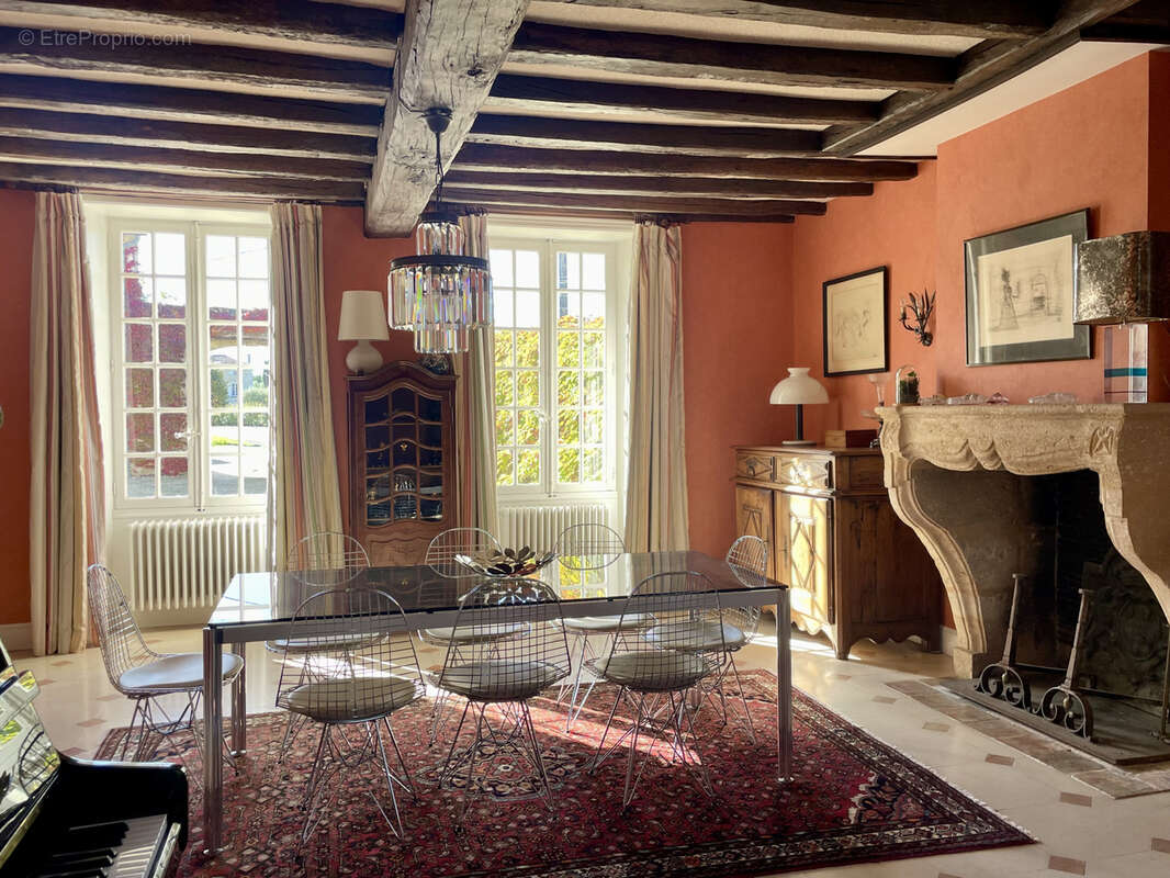 Maison à ROULLET-SAINT-ESTEPHE