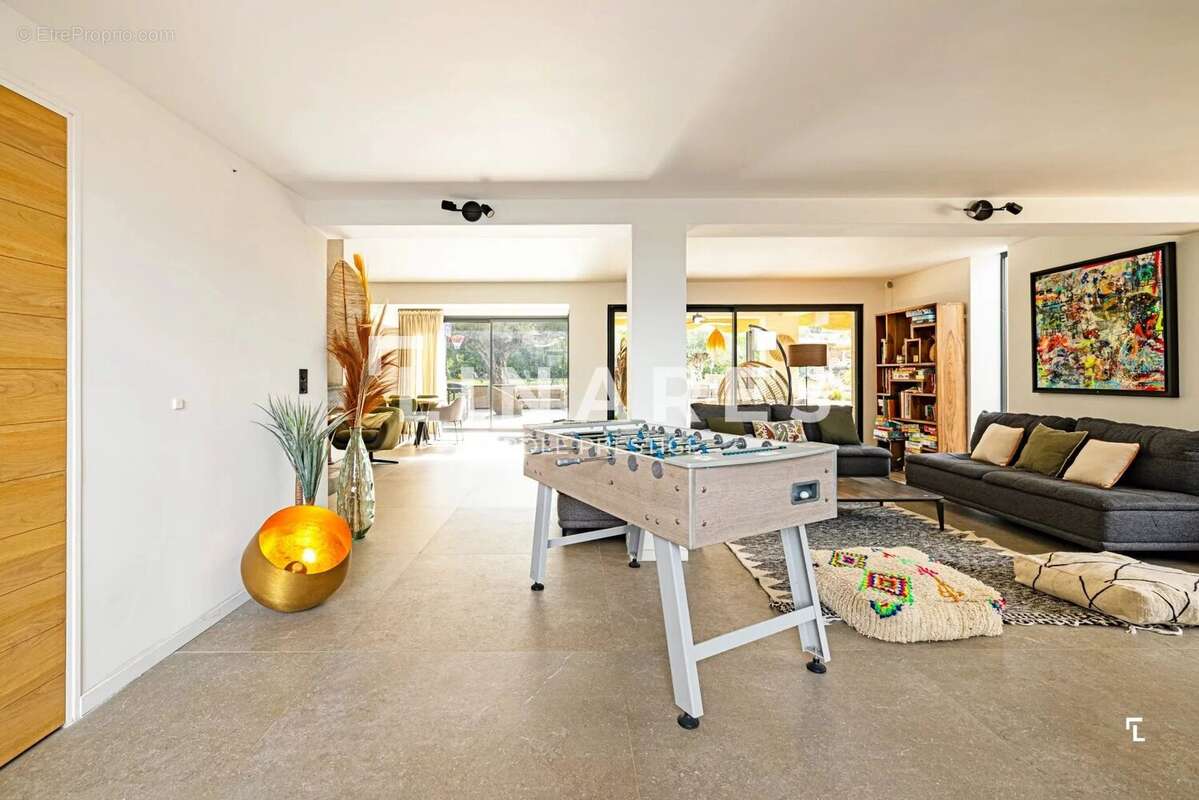 DESIGN & VIEW - Villa T7 de 250m2 - Vue Sainte Victoire - Terrain 2470m2 - Piscine - 13710 FUVEAU - photo 7