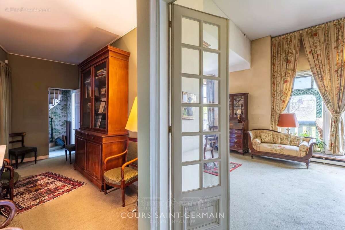 Appartement à PARIS-16E