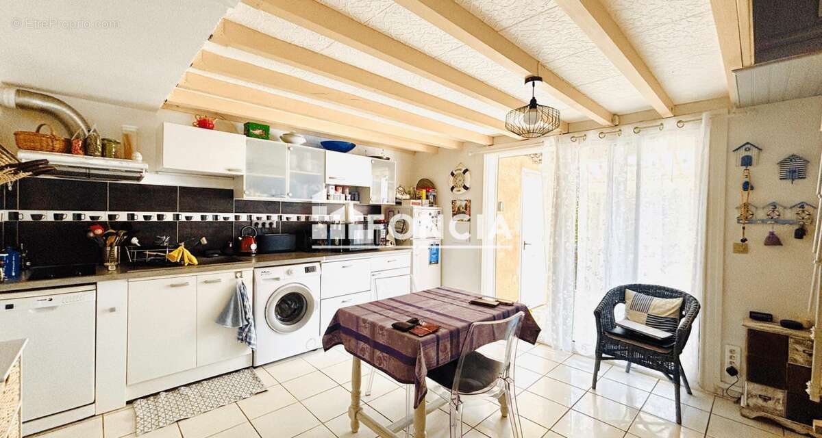 Charmante maison entièrement rénovée avec terrasse et parking privatif - photo 5