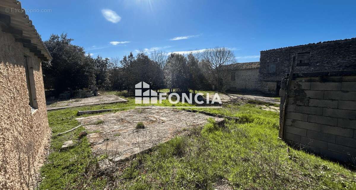 Bédoin – Propriété de 84 m² avec dépendances de 150 m² et terrain de 1 600 m² à rénover - photo 3