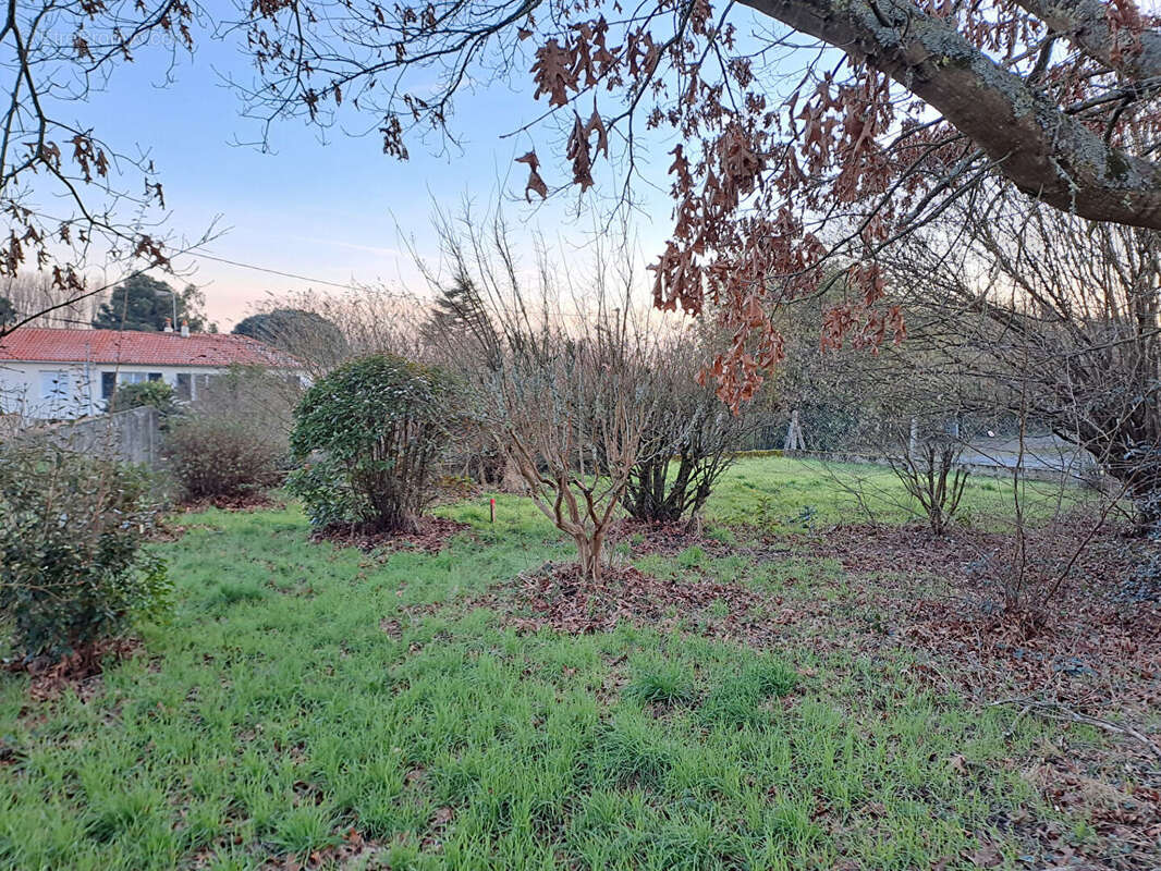 Terrain à COMMEQUIERS