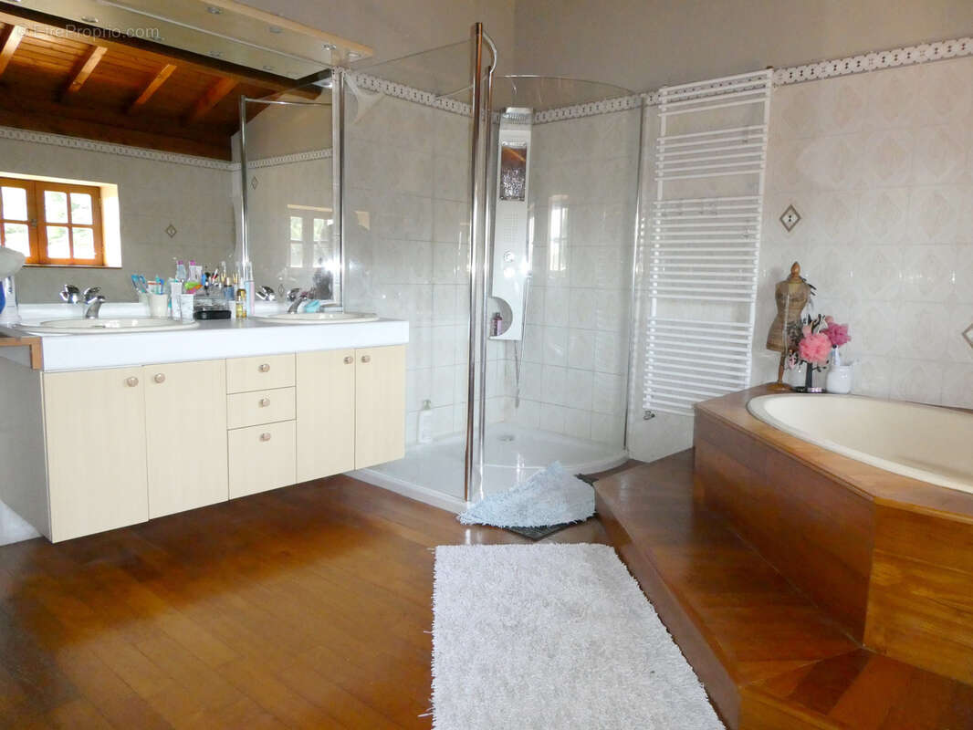 Maison à LONGESSAIGNE