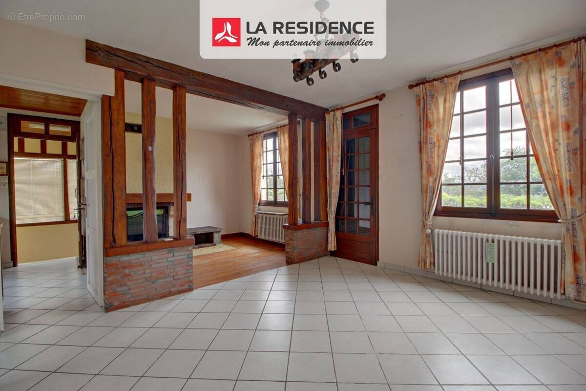 Maison à COURCELLES-SUR-SEINE