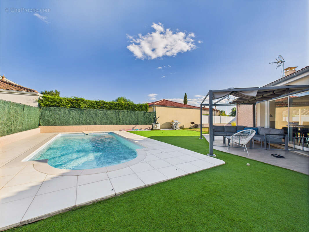 Maison à VEAUCHETTE