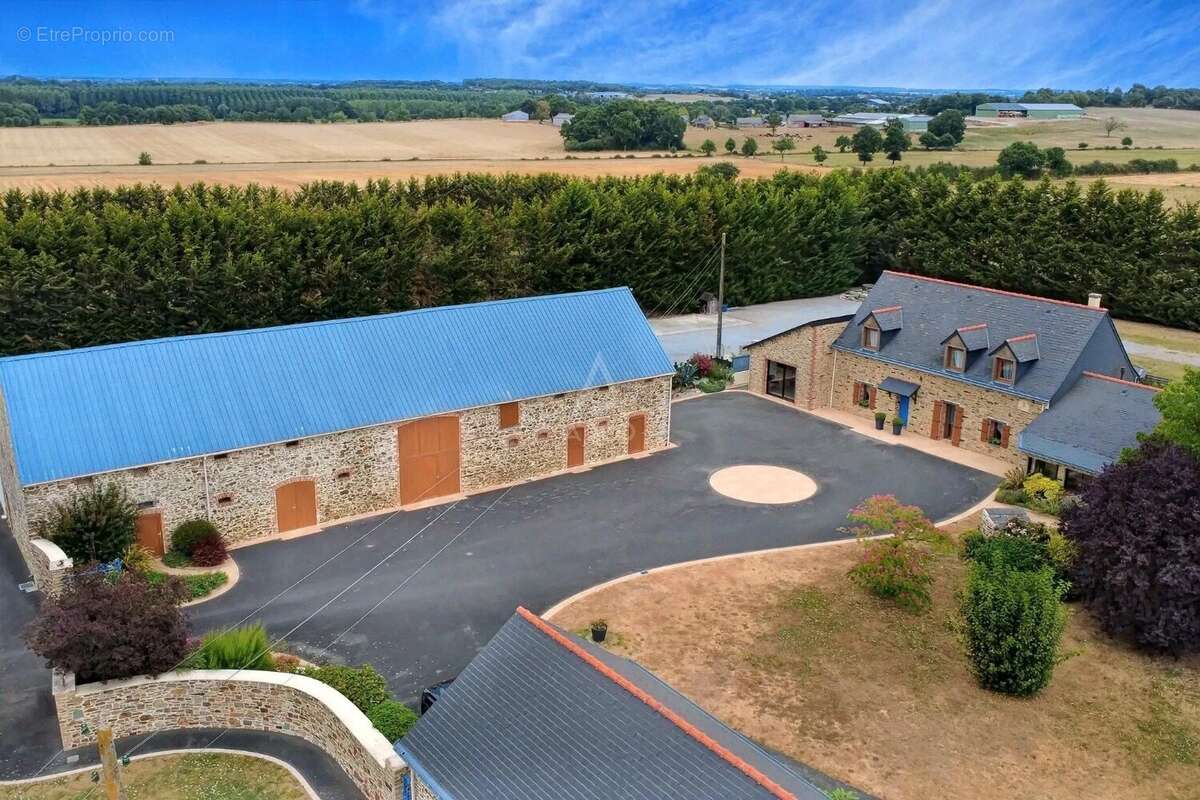 À vendre  Propriété de caractère avec grange d'exception à Vallons de l'erdre - photo 3