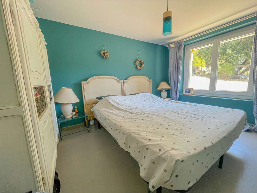 Maison à SAINT-PANTALEON-LES-VIGNES