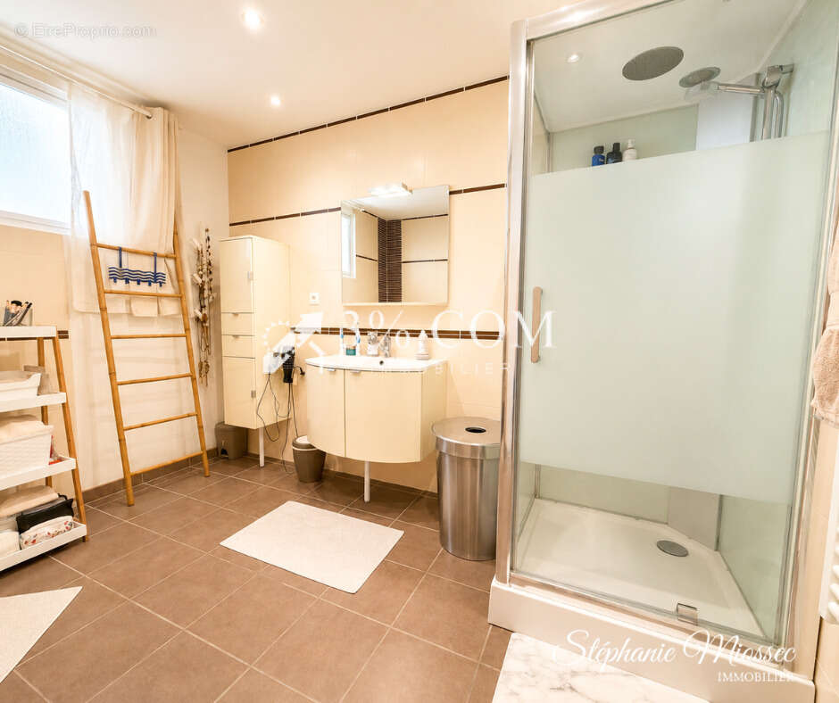 CHÂTELAUDREN   Bien atypique esprit loft avec dépendance en - photo 10