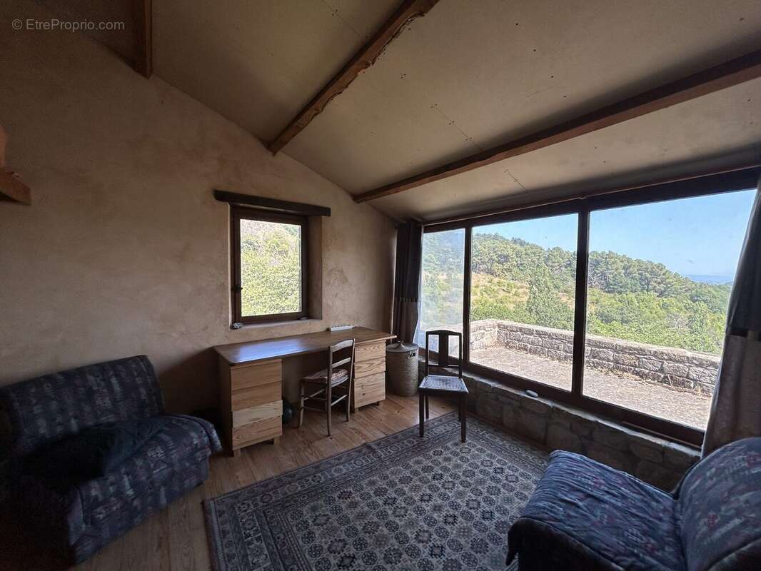 Maison 160 m² à Creysseilles  - photo 7